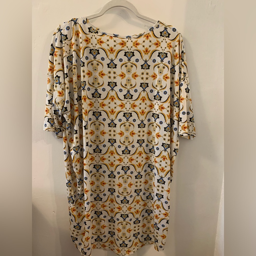 EUC Lularoe Irma blouse size Large - Picture 2 of 2